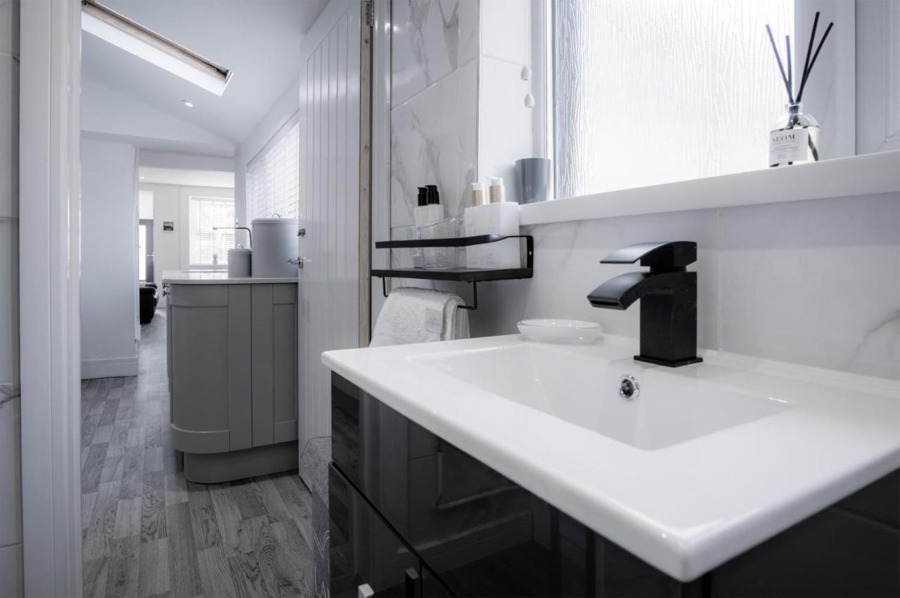 Hawtree Cottage - 2 Bedroom Cottage - Тенби Экстерьер фото